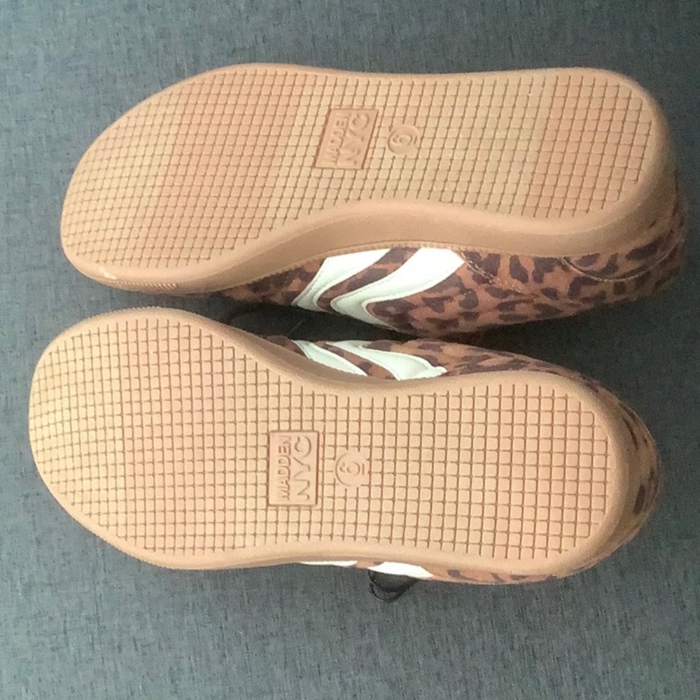 Women's nwt  Leopard Print Sneakers - Picture 5 of 5